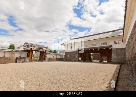 Complexe reconstruit (1991) de la porte principale orientale du château de Yamagata (fondé en 1356). Site historique national du Japon Banque D'Images