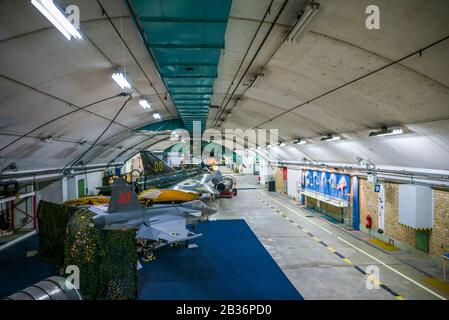 Suède, Vastragotland et Bohuslan, Göteborg, l'Aeroseum, base de chasse à jet souterraine de fomer construite pendant la Guerre froide sous le soute d'avions souterrains de roche Banque D'Images