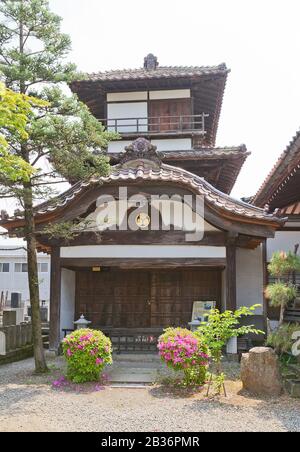 Gosangai Turret du château d'Aizu-Wakamatsu (Tsuruga-jo, fondé en 1384), Japon. A été relocalisé au temple Amida-ji en 1686 Banque D'Images