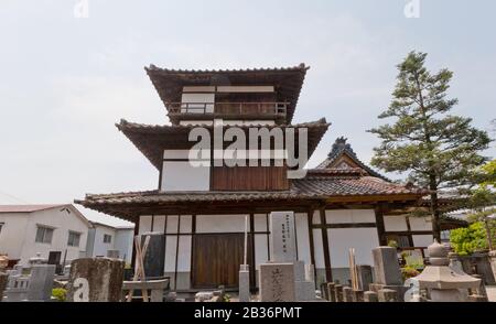 Gosangai Turret du château d'Aizu-Wakamatsu (Tsuruga-jo, fondé en 1384), Japon. A été relocalisé au temple Amida-ji en 1686 Banque D'Images