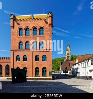 Allemagne, Bade-Wurtemberg, Schwabisch Hall, vieux centre-ville, brasserie à la galerie d'art Kunsthalle Wuerth Banque D'Images