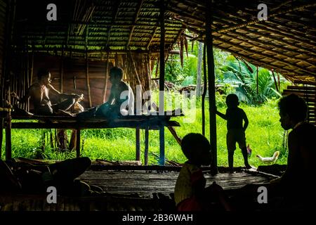 Indonésie, Papouasie Occidentale, Mabul, Expédition De Korowai Banque D'Images