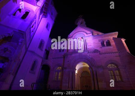 France, Haut Rhin, Eguisheim, étiqueté les plus Beaux Villages de France (Les Plus beaux Villages de France), Place du Château, château, chapelle Saint-Léon, lumières de Noël Banque D'Images