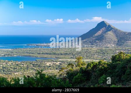 Ile Maurice, Rivière Noire, Chamarel, panorama sur le lagon et la tourelle de Tamarin Banque D'Images