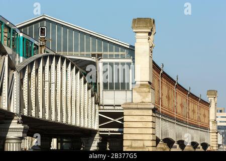 France, Paris, le métro et la station de métro Chevaleret sur la ligne 6 Banque D'Images