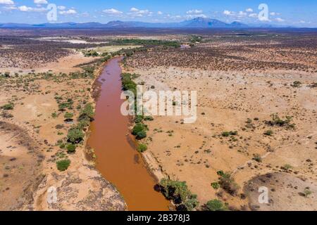 Kenya, réserve de jeux de Samburu, machine paysage (vue aérienne) et rivière Ewaso Ngiro Banque D'Images