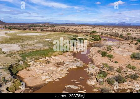 Kenya, réserve de jeux de Shaba, machine de rivière Ewaso Ngiro (vue aérienne) Banque D'Images