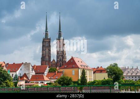 Wroclaw, Pologne - 16 août 2019 : la cathédrale Saint-Jean-Baptiste, située sur l'île de la cathédrale (Ostrow Tumski) est un monument de la ville. Banque D'Images