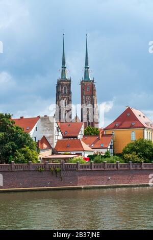 Wroclaw, Pologne - 16 août 2019 : la cathédrale Saint-Jean-Baptiste, située sur l'île de la cathédrale (Ostrow Tumski) est un monument de la ville. Banque D'Images