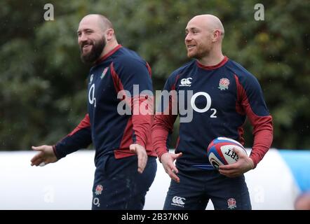 Joe Marler (à gauche) et Willi Heinz en Angleterre pendant la séance de formation au Pennyhill Park, Bagshot. Banque D'Images