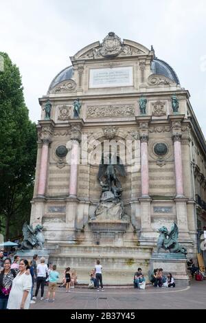 Fontaine St Michaels Dans Le Quartier Latin, Paris, France Banque D'Images