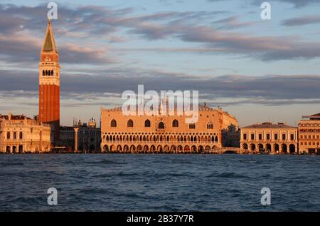 La Piazzetta San Marco, Vue D'Isola San Giorgio Maggiore; Venise, Vénétie; Italie Banque D'Images