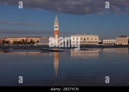 La Piazzetta San Marco, Vue D'Isola San Giorgio Maggiore; Venise, Vénétie; Italie Banque D'Images