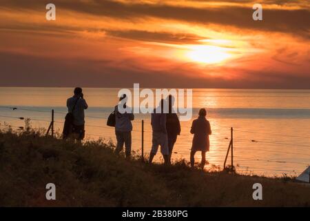 Toursiten im Sonnenuntergang auf Helgoland Banque D'Images