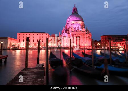 Basilica di Santa Maria della Salute, Grand Canal, Venise, Italie Banque D'Images