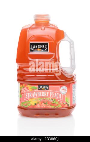 Irvine, CA - 12 SEPTEMBRE 2014 : une bouteille De Jus de fraise Langer's Strawberry Peach. La société familiale fait des jus de fruits depuis 1960 dans le Banque D'Images