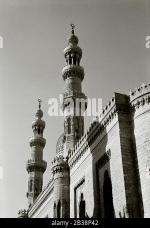 Photographie de voyage - Mosquée et madrassa de la Mosquée Al Rifai au Caire islamique dans la ville du Caire Egypte en Afrique du Nord Moyen-Orient - Noir et Blanc Banque D'Images