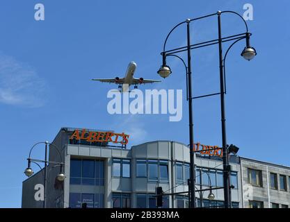 Flugzeug, la place Kurt-Schumacher-Platz, Berlin Reinickendorf, Deutschland, Banque D'Images