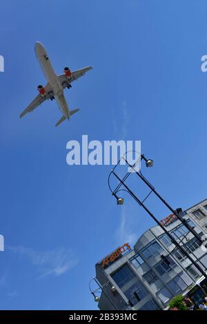 Flugzeug, la place Kurt-Schumacher-Platz, Berlin Reinickendorf, Deutschland, Banque D'Images