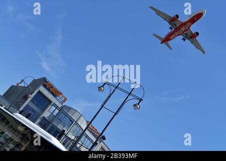 Flugzeug, la place Kurt-Schumacher-Platz, Berlin Reinickendorf, Deutschland, Banque D'Images