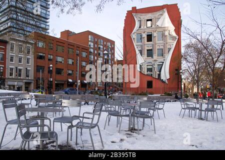 Paysage urbain - Bâtiment Gooderham - bâtiment emblématique avec une murale Banque D'Images