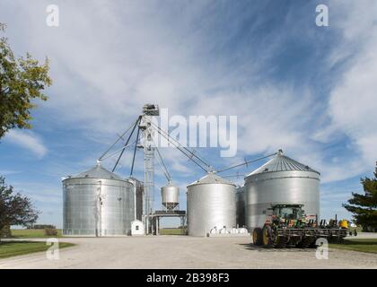 Pied à grain et cour de l'élévateur. Système de stockage du grain. Banque D'Images