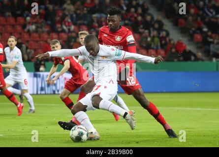 Leverkusen, Allemagne. FIRO: 04.03.2020 Football, 2019/2020 FDB Cup quarts de finale Bayer Leverkusen - Union Berlin duels Anthony Ujah contre Edmond Tapsoba | usage dans le monde crédit: DPA/Alay Live News Banque D'Images