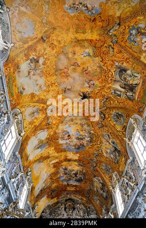 Intérieur de l'église Saint François XI siècle dans le style baroque 20 Sep 2019 Mazara del Vallo Sicile Banque D'Images