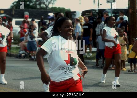 Austin, Texas le 19 juin 2002 : des membres du groupe de marchants Jack Yates High School se sont performances pour les résidents d'Austin lors de la dix-septième célébration annuelle commémorant l'émancipation des Noirs au Texas.©Bob Daemmrich Banque D'Images