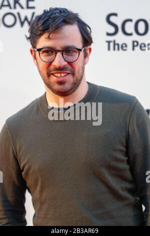 Glasgow, Écosse, Royaume-Uni. 4 mars 2020. Directeur, Simon Bird, sur le tapis rouge lors d'un appel photo pour la première du film écossais Des Jours de l'été de Bagnold, au Glasgow Film Theatre (GFT). Le film est « une adaptation du roman graphique primé, qui a été attribué à Belle et Sebastian. » Cette projection fait partie du volet Héros locaux du Glasgow Film Festival 2020 (GFF). Crédit: Iain Mcguinness/Alay Live News Banque D'Images