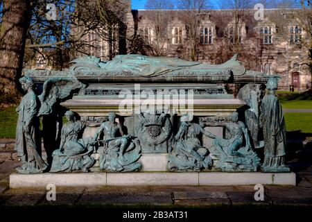 Mgr William Elphinstone staute, fondateur de l'Université d'Aberdeen, Old Aberdeen, Aberdeen, Écosse Banque D'Images