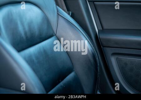 Sièges en cuir avec fonction de chauffage et mémoire de position, montés dans un magnifique Skoda Superbe, extérieur / Scout Banque D'Images