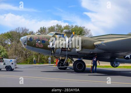 Guerre mondiale 2 B-17 bombardier lourd 4 enginé utilisé par les États-Unis. Connue sous le nom de Forteresse volante. Exemple restauré en stationnement pendant le spectacle aérien à Georgetown, Texas Banque D'Images