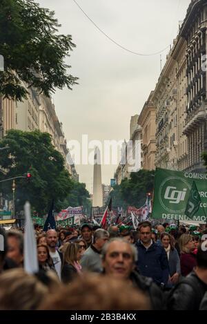 Mobilisation du Centre des travailleurs de la République Argentine contre le gouvernement d'adaptation de Mauricio Macri Banque D'Images