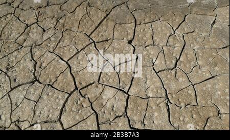 Sol sans eau du réservoir Yesa en Navarre - octobre 2019 Banque D'Images