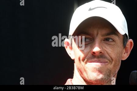 Orlando, Floride, États-Unis. 4 mars 2020. Le golfeur professionnel Rory McIlroy d'Irlande du Nord, classé numéro un au monde, répond aux questions des médias à la suite de la ronde pro-Am à Arnold Palmer Invitational présentée par Mastercard le 4 mars 2020 au Bay Hill Club & Lodge d'Orlando, en Floride. (Paul Hennessy/Alay) Crédit : Paul Hennessy/Alay Live News Banque D'Images