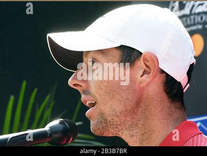 Orlando, Floride, États-Unis. 4 mars 2020. Le golfeur professionnel Rory McIlroy d'Irlande du Nord, classé numéro un au monde, répond aux questions des médias à la suite de la ronde pro-Am à Arnold Palmer Invitational présentée par Mastercard le 4 mars 2020 au Bay Hill Club & Lodge d'Orlando, en Floride. (Paul Hennessy/Alay) Crédit : Paul Hennessy/Alay Live News Banque D'Images