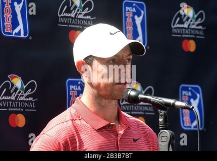 Orlando, Floride, États-Unis. 4 mars 2020. Le golfeur professionnel Rory McIlroy d'Irlande du Nord, classé numéro un au monde, répond aux questions des médias à la suite de la ronde pro-Am à Arnold Palmer Invitational présentée par Mastercard le 4 mars 2020 au Bay Hill Club & Lodge d'Orlando, en Floride. (Paul Hennessy/Alay) Crédit : Paul Hennessy/Alay Live News Banque D'Images