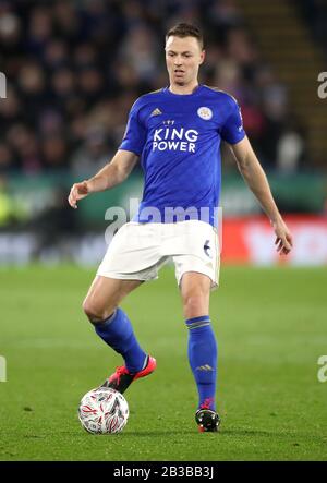 Jonny Evans de Leicester City en action lors du cinquième match de la FA Cup au King Power Stadium de Leicester. Banque D'Images