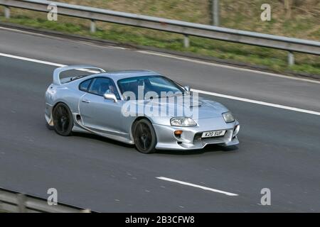 K20SUP Toyota Supra Silver car Pétrol 325 BHP en voiture sur l'autoroute   près de Preston dans Lancashire, au Royaume-Uni Banque D'Images