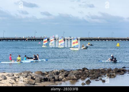 Sports Nautiques De St Kilda West Beach, St Kilda, Melbourne, Victoria, Australie Banque D'Images