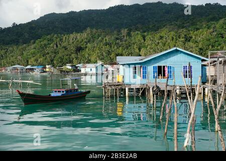 Îles Anambas Indonésie - Terempa village de pêche île de Siantan au lever du soleil Banque D'Images