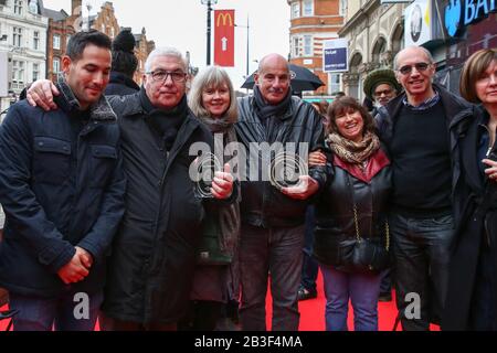 Londres, Royaume-Uni. 04 mars 2020. Le père d'Amy Winehouse, Mitch, la mère de STEP, Jane, le père de STEP, Richard, la mère, Janis lors du dévoilement de la pierre d'Amy Winehouse, en l'honneur de la chanteuse britannique de la Music Walk of Fame à Camden, dans le nord de Londres. Crédit: Sopa Images Limited/Alay Live News Banque D'Images