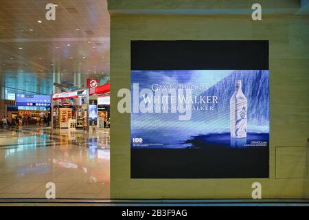 Dubaï, Émirats arabes Unis - VERS JANVIER 2019 : prise de vue intérieure de l'aéroport international de Dubaï. Banque D'Images