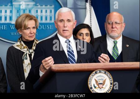 Washington, États-Unis. 04 mars 2020. Le vice-président Mike Pence s'est exprimé lors de la conférence de presse du Groupe de travail sur le coronavirus. Crédit: Sopa Images Limited/Alay Live News Banque D'Images