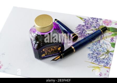 Stylo plume et bouteille d'encre Banque D'Images
