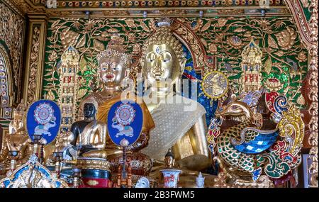 Chiang Mai, Thaïlande - 23 février 2017 : intérieur unique et exquis d'un ancien temple bouddhiste Wat Chedi Luang Banque D'Images