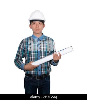 Holding blueprints laminées ingénieur examiner la construction et porter un casque de sécurité blanc sur fond blanc en plastique Banque D'Images