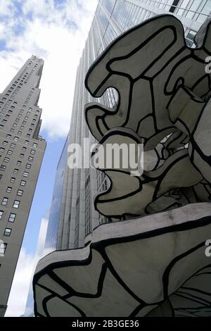 Une vue fermée de la sculpture du Groupe de Quatre arbres par Jean Dubuffet dans un Chase Manhattan Plaza Alias 28 Liberty Street.Lower Manhattan.New York City.USA Banque D'Images