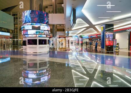 Dubaï, Émirats arabes Unis - VERS JANVIER 2019 : prise de vue intérieure de l'aéroport international de Dubaï. Banque D'Images